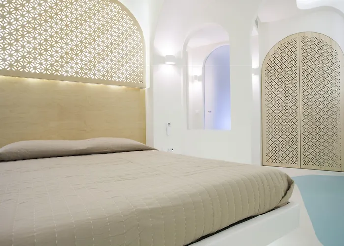 Central hotel: Andronikos Santorini